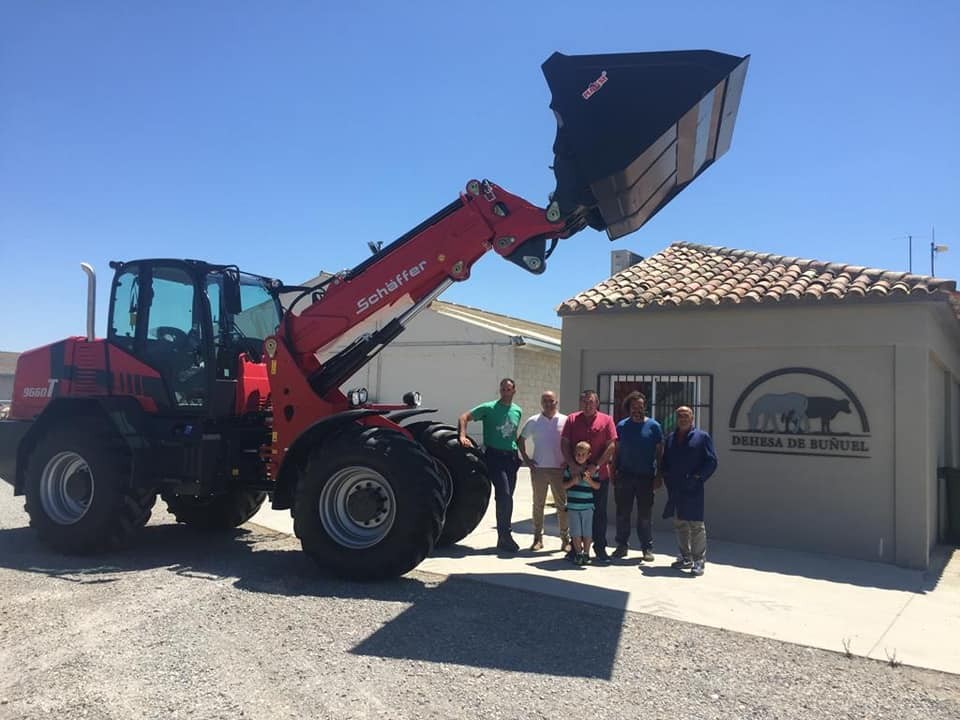 Entrega de una potente Schäffer 9660T SCV-Plus en Navarra